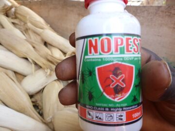 Pesticide for post-harvest protection of maize. © Heike Ostermann, GIZ