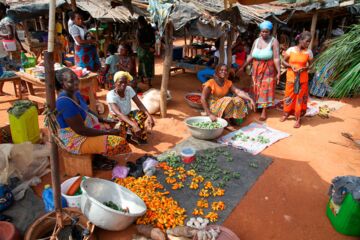 Eine Marktszene: Kommt das Produkt direkt zum Kunden, ist die Gewinnspanne mit am größten. © Gaël Gellé